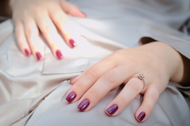 De soorten nagelkleuren die luxe uitstralen
